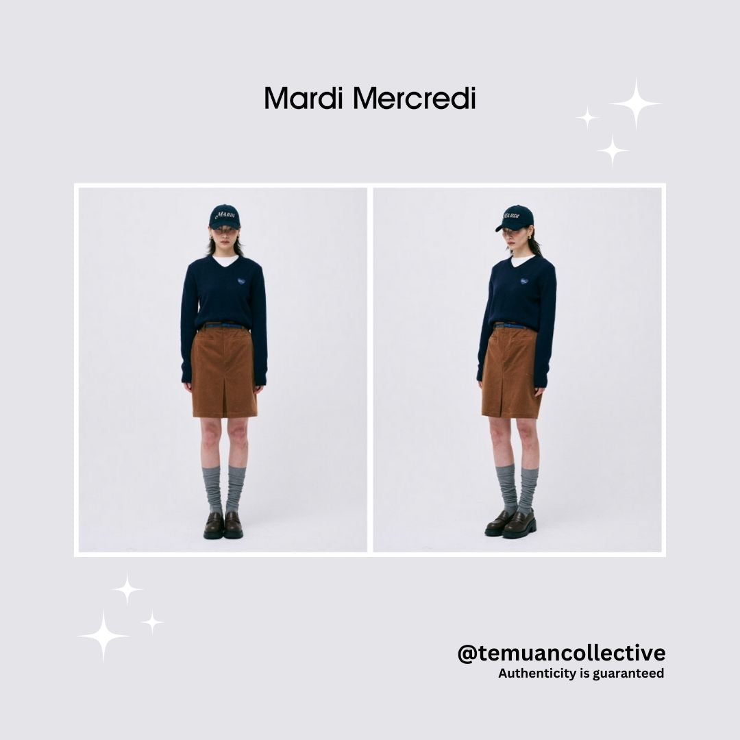 MARDI MERCREDI Raccoon Blended V Neck Heart Logo in Navy