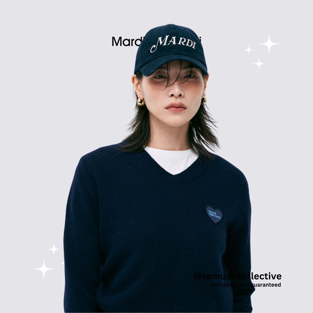 MARDI MERCREDI Raccoon Blended V Neck Heart Logo in Navy