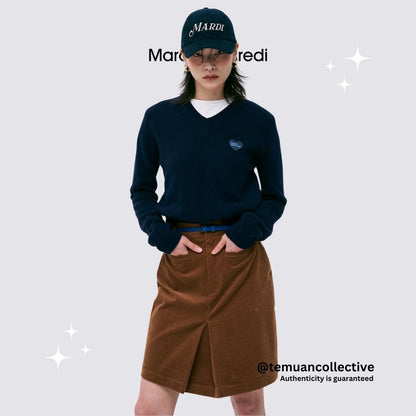 MARDI MERCREDI Raccoon Blended V Neck Heart Logo in Navy