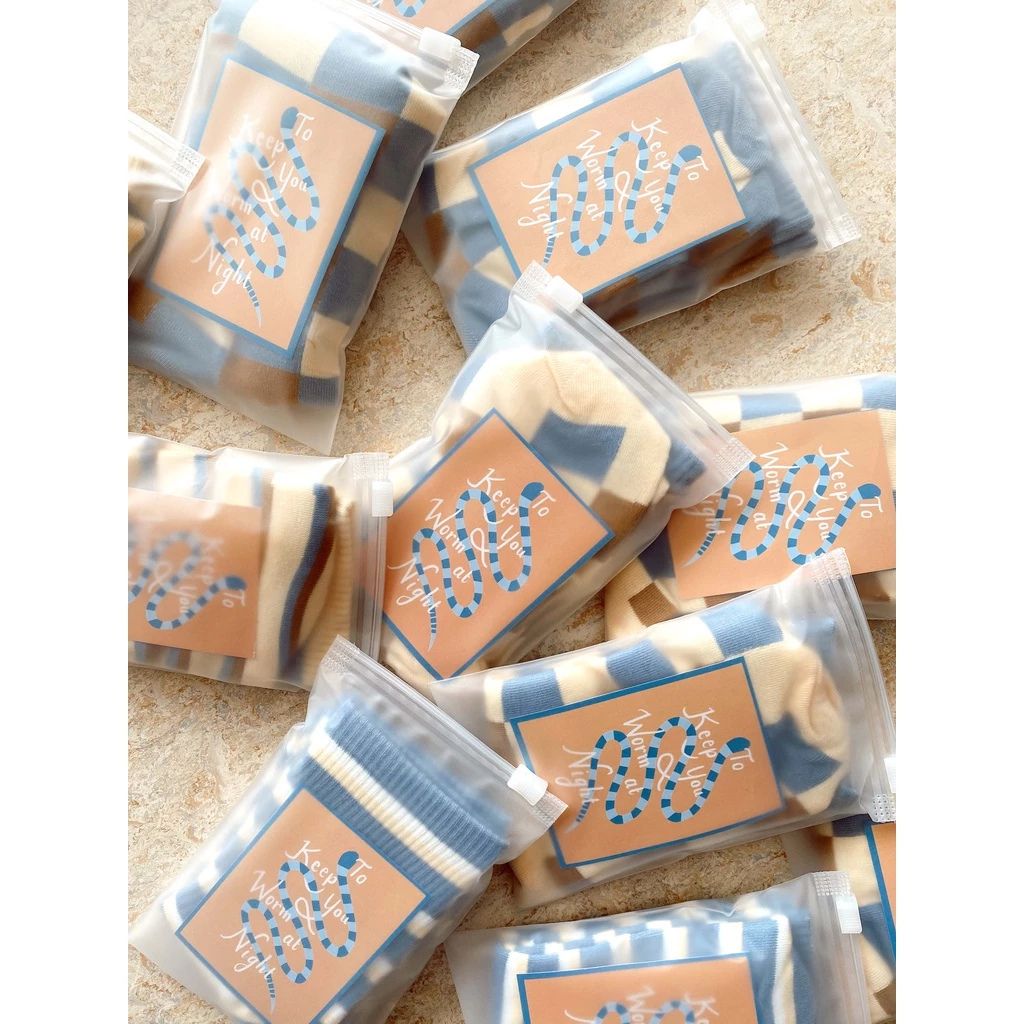 Warm on a Cold Night Socks maro kits