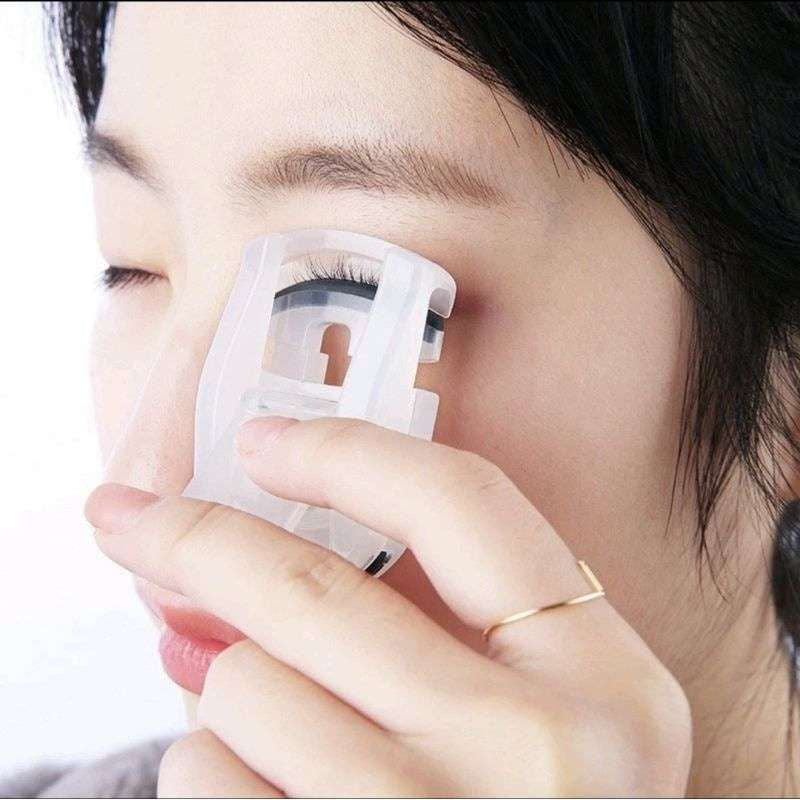 MUJI Portable Eyelash Curler