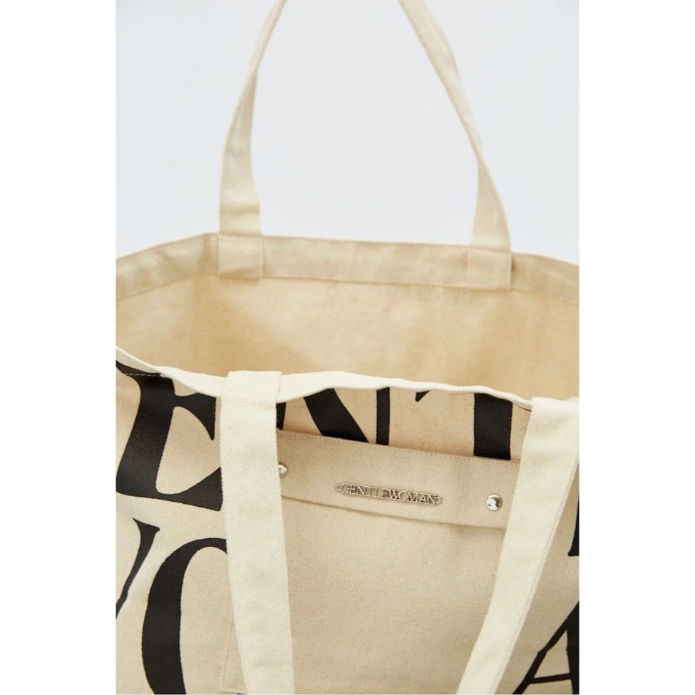 Gentle Woman Plain Wall Tote