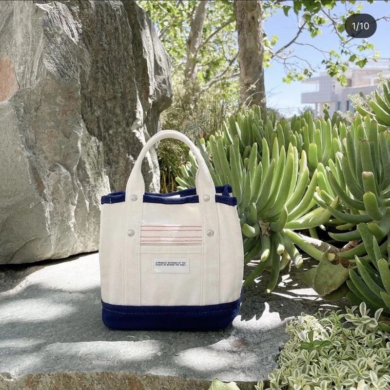 Beyond the Vines Canvas Carryall 0.5 Bag