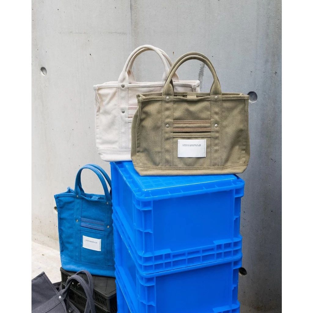 Beyond the Vines Canvas Carryall 03