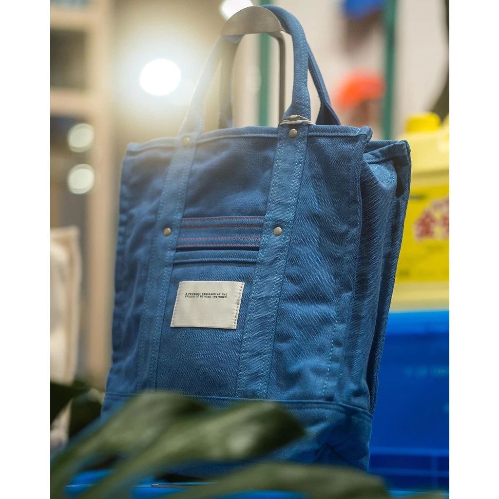 Beyond the Vines Canvas Carryall 03