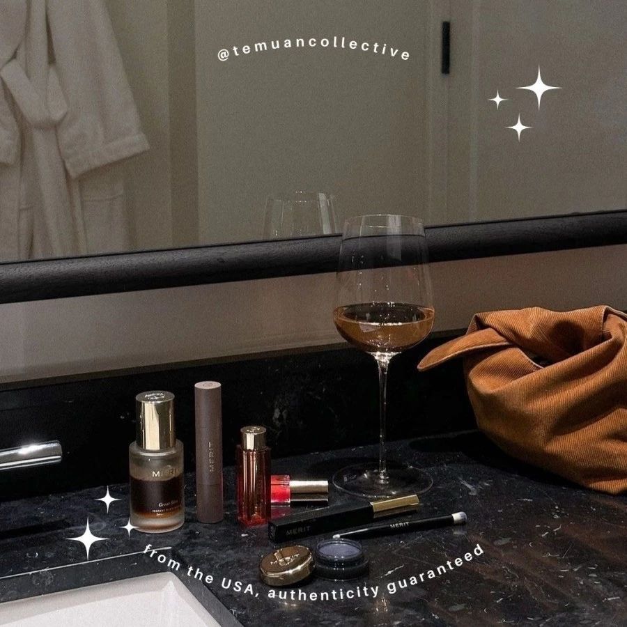 MERIT Beauty Knotted Signature Bag / Brandon Maxwell